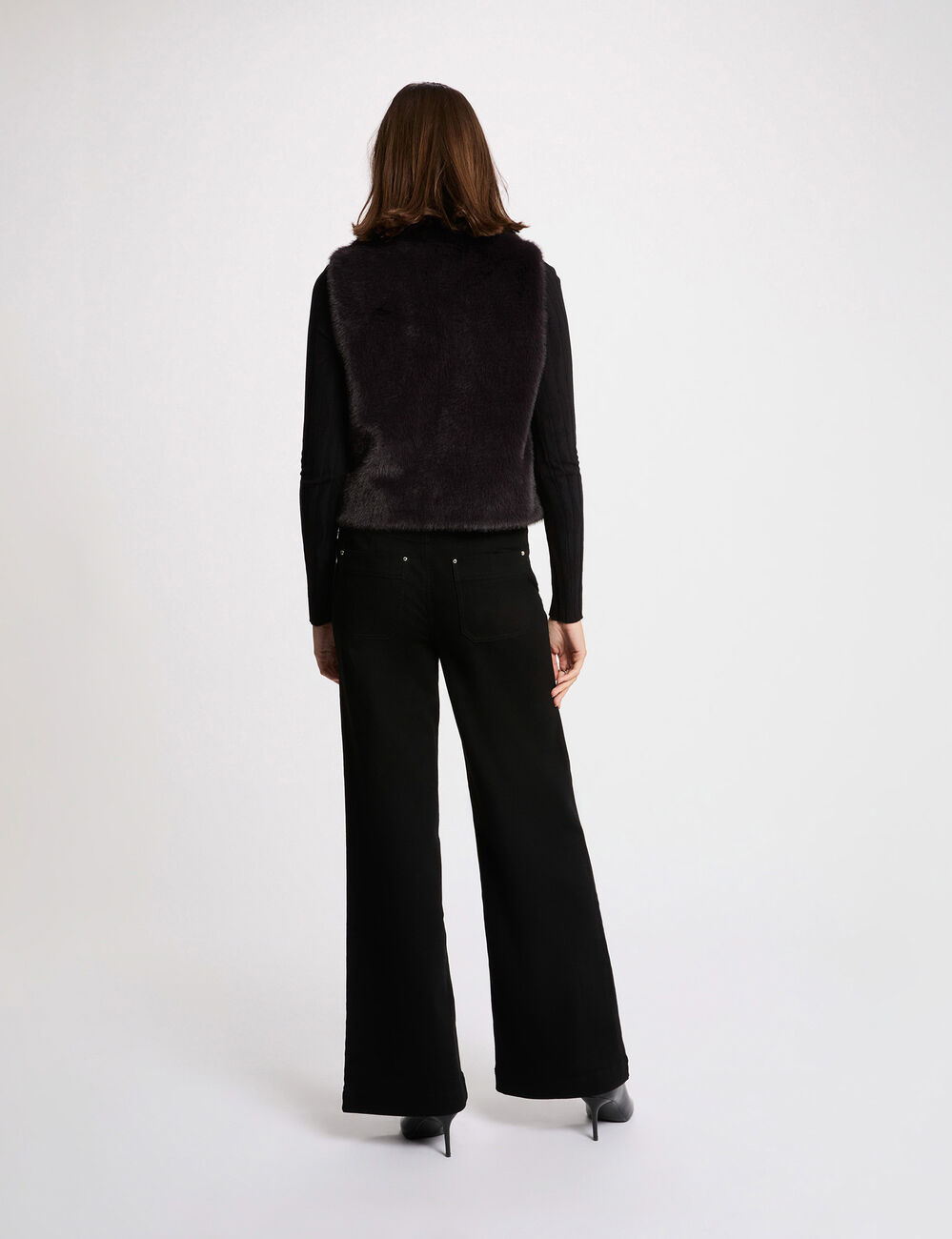 Sleeveless jacket black women