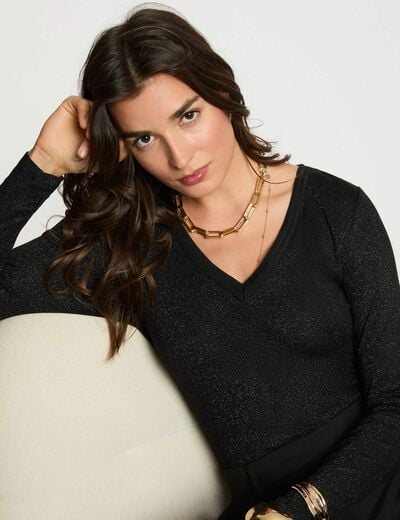 fitted v neck t shirt black women Fitted v-neck t-shirt black women