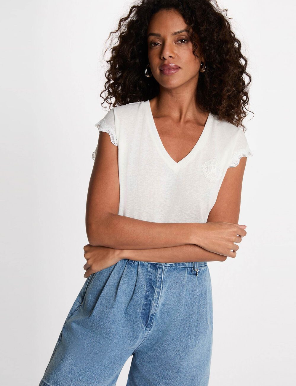 V-neck short-sleeve t-shirt white women