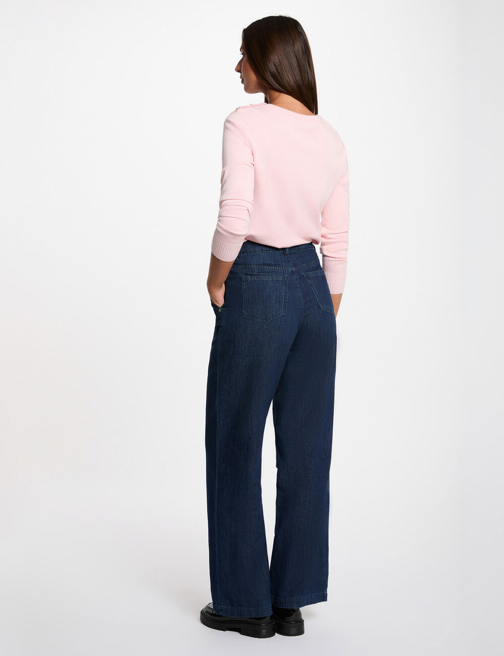 Sweater with round neck and buttons light pink women