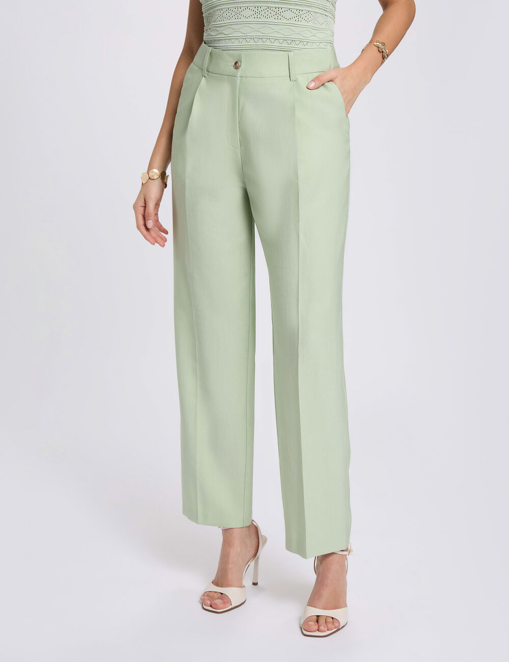 High-waisted carrot trousers pastel green women
