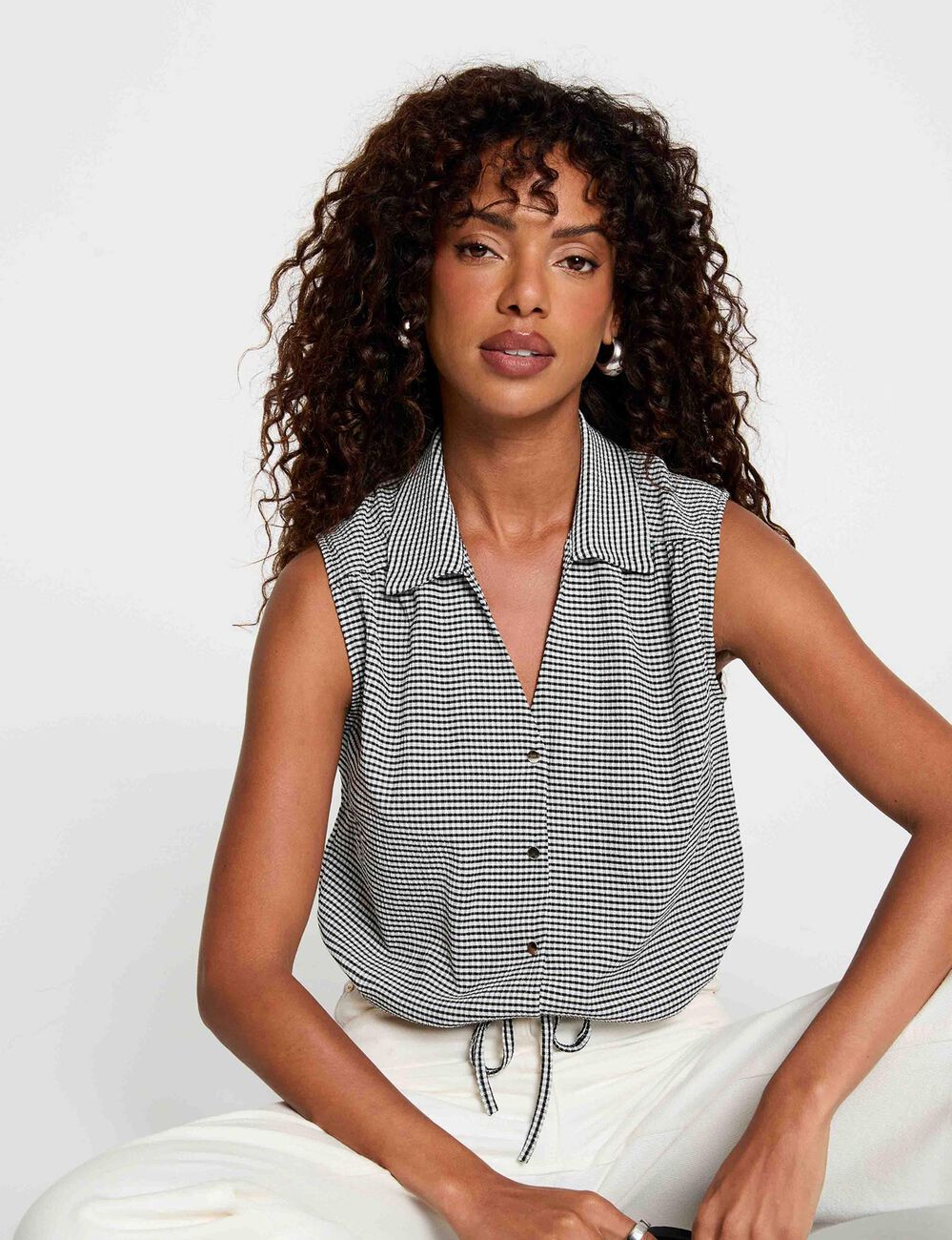 Sleeveless tie-front shirt black women