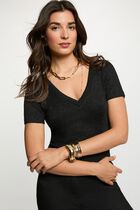 Fitted v-neck t-shirt black women