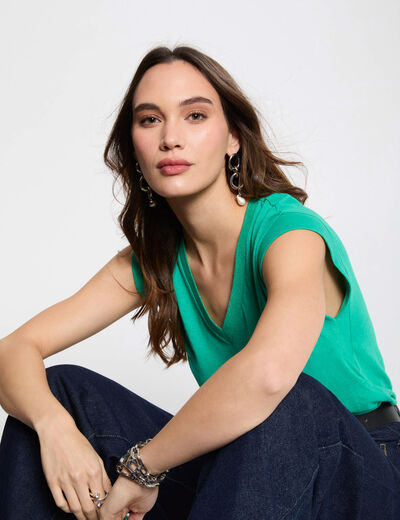 Short-sleeved t-shirt with V-neck emerald green women