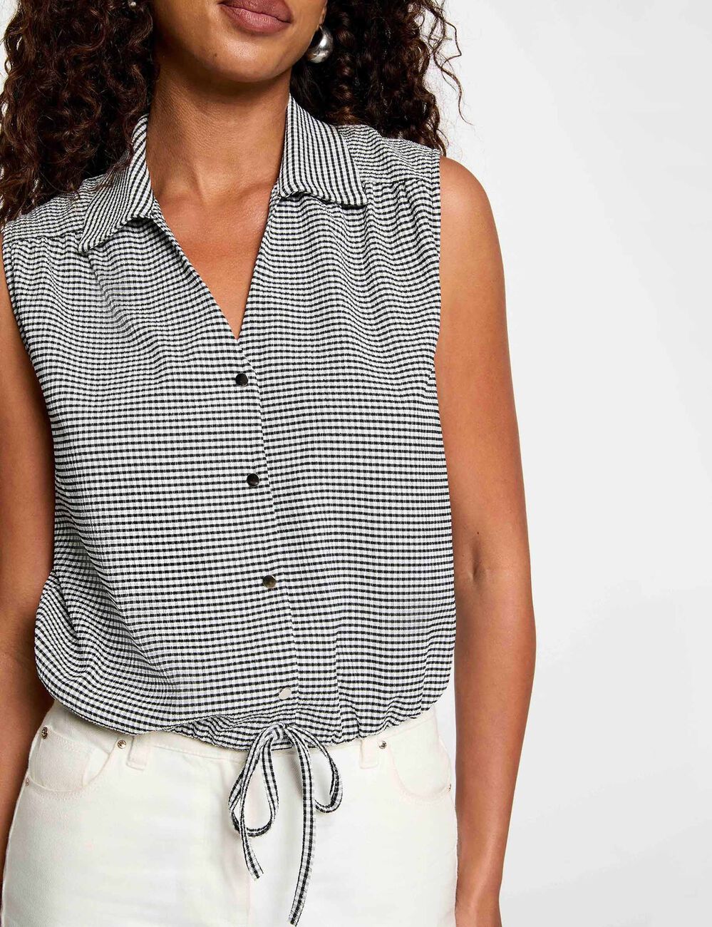 Sleeveless tie-front shirt black women
