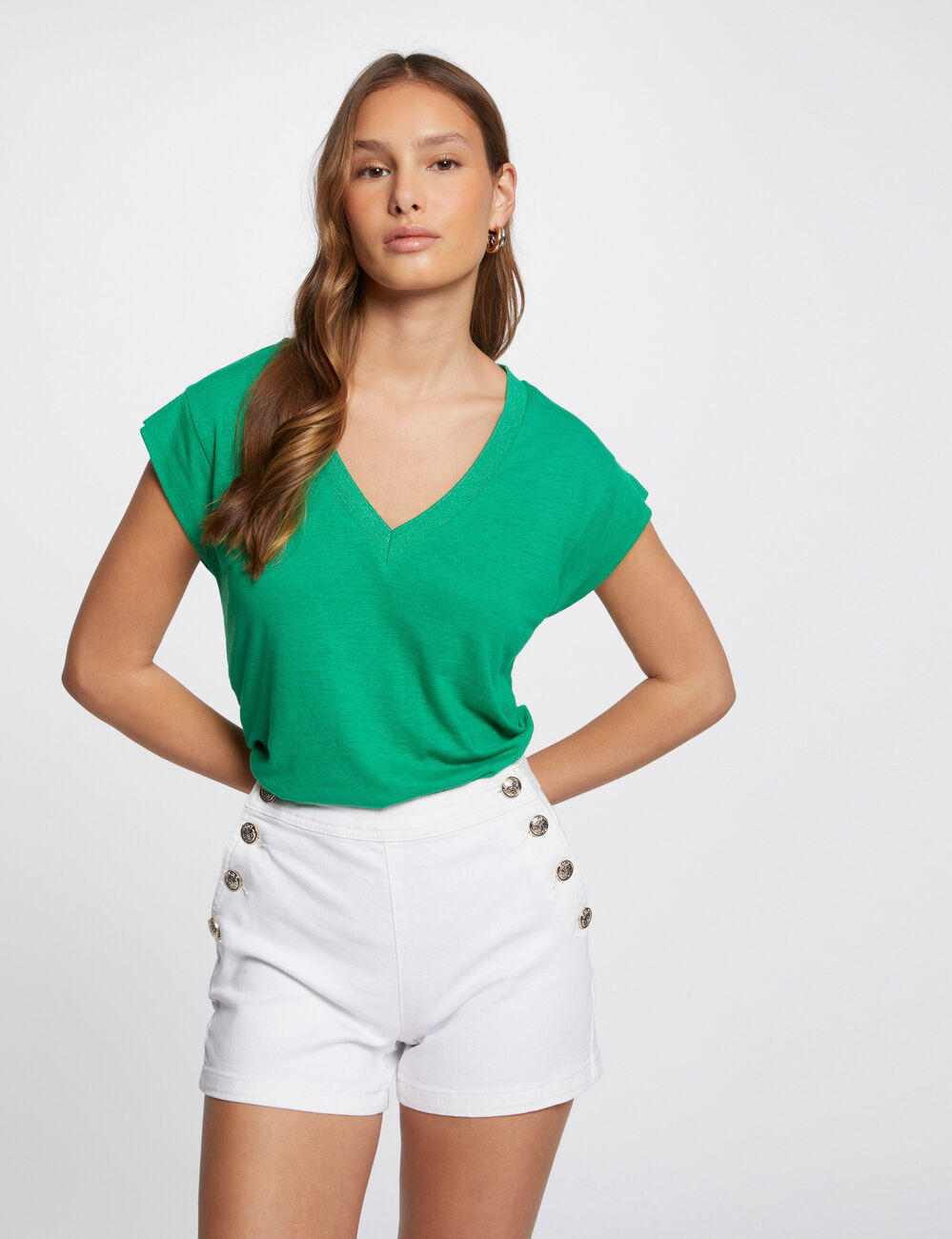 Short-sleeved t-shirt with V-neck khaki green women
