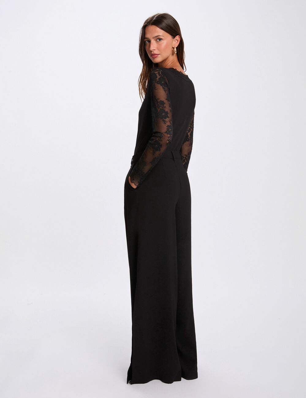 Lace t-shirt with sweetheart neckline black women