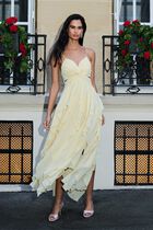 Long dress with V-neck pastel yellow women