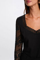 Lace t-shirt with sweetheart neckline black women