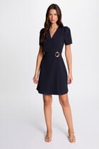 Robe courte cintrée drapée marine femme