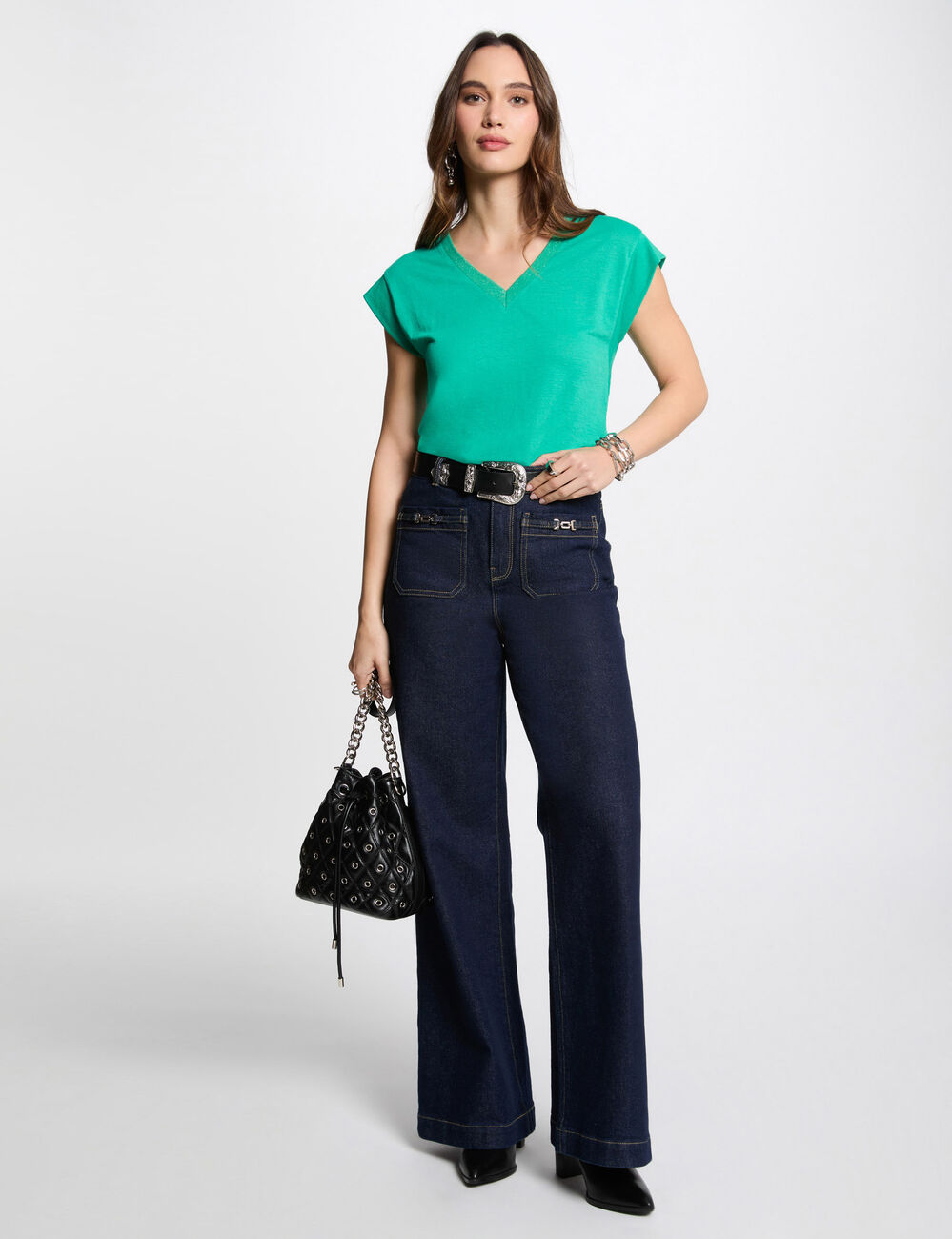 Short-sleeved t-shirt with V-neck emerald green women