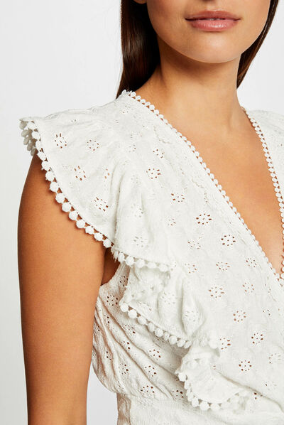 T-shirt ruffles and English embroidery ecru ladies'
