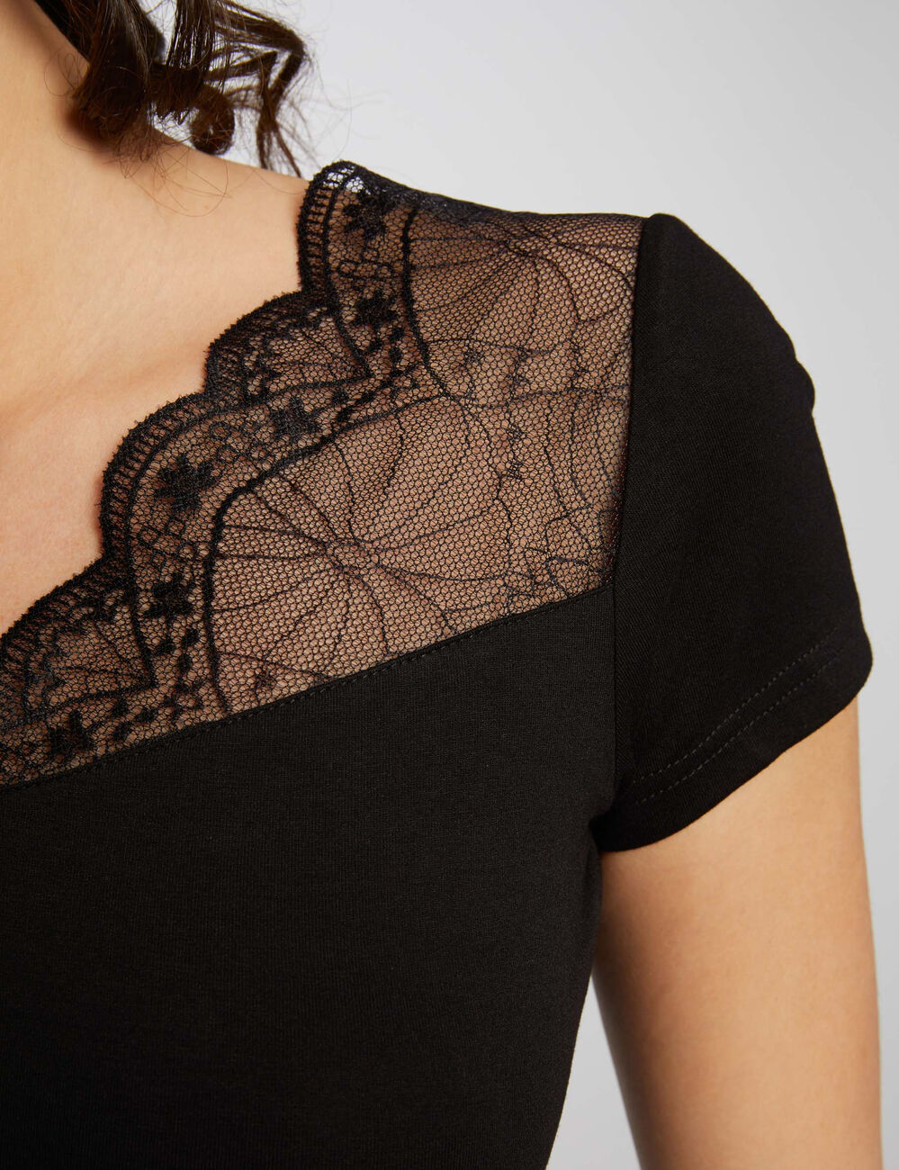 Fitted t-shirt with lace insert black women