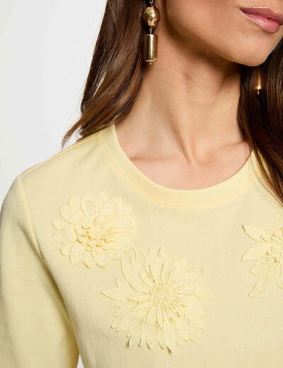 Straight t-shirt with round neck pastel yellow women