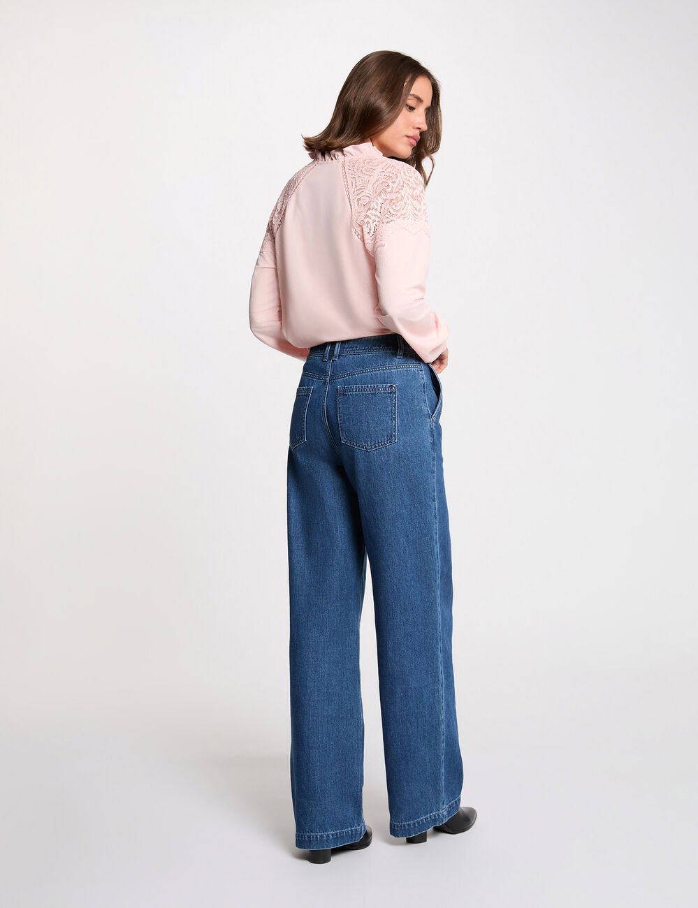 Lace v-neck t-shirt light pink women