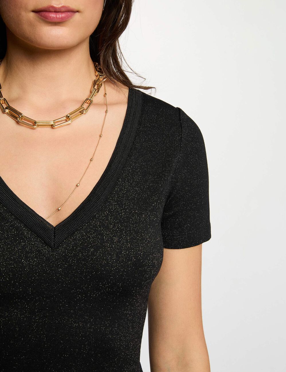 Fitted v-neck t-shirt black women