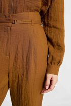 High-waisted carrot trousers camel women