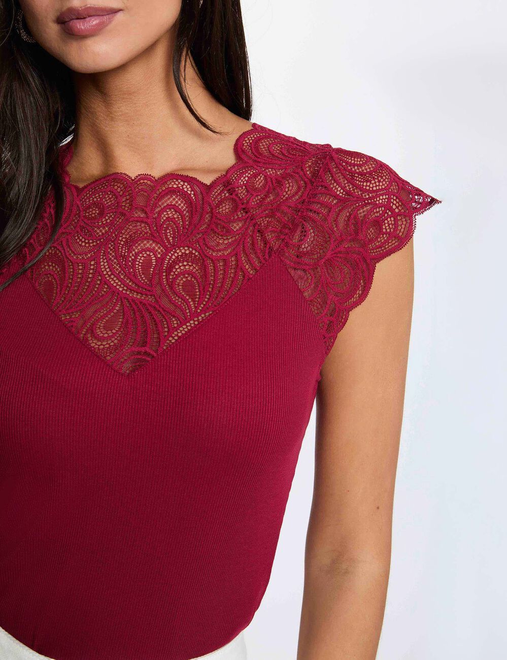 Lace t-shirt with round neck bordeaux women
