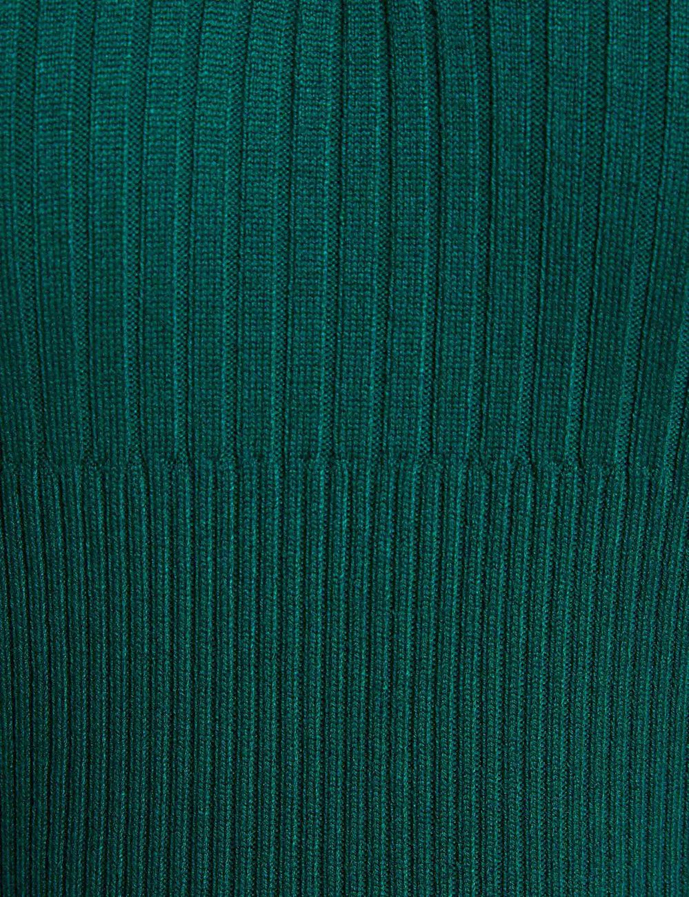 Sweater with a turned-down collar green women