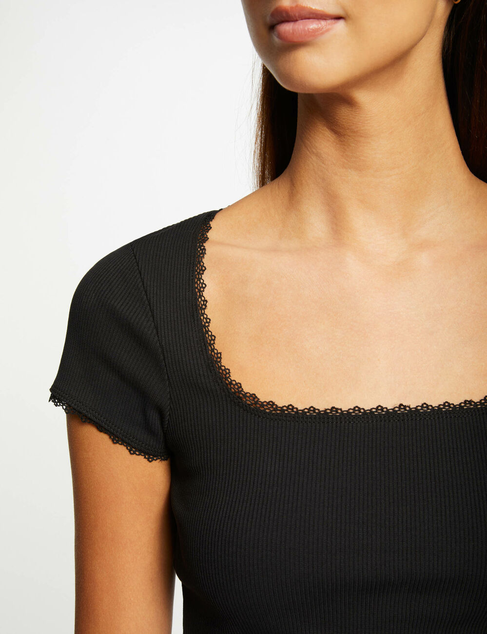 Short-sleeved ribbed t-shirt black women