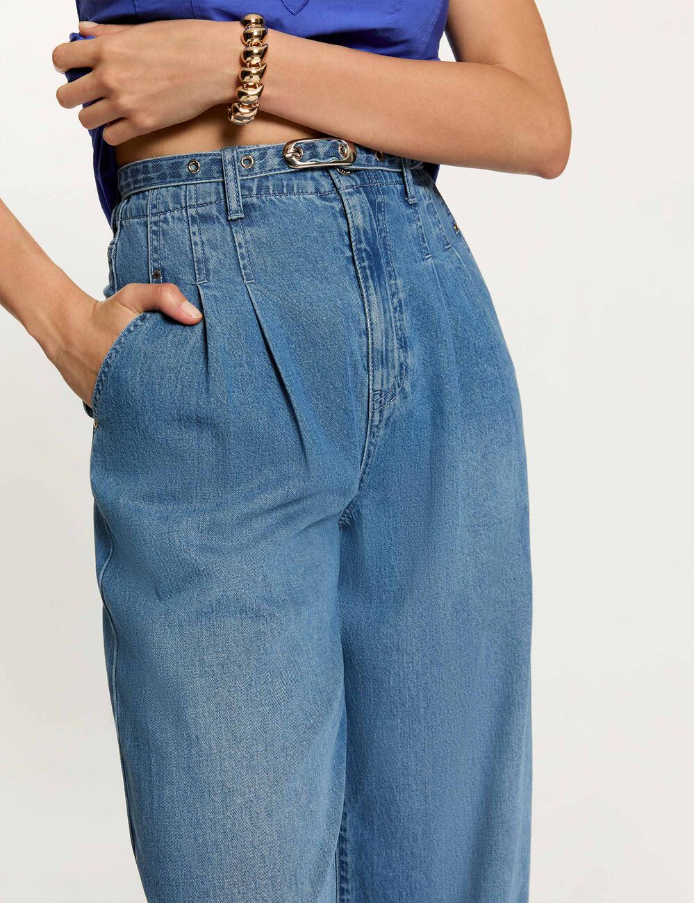 High-waisted wide-leg jeans bleach denim women