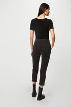 Short-sleeved t-shirt with V-neck black women