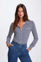 T-shirt with a turned-up collar white women