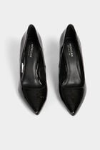 Stilettos with patent effect black women