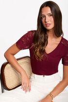 Lace V-neck t-shirt bordeaux women