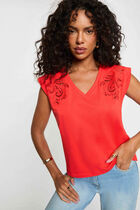 V-neck short-sleeve t-shirt bright red women