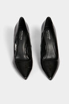 Stilettos with patent effect black women