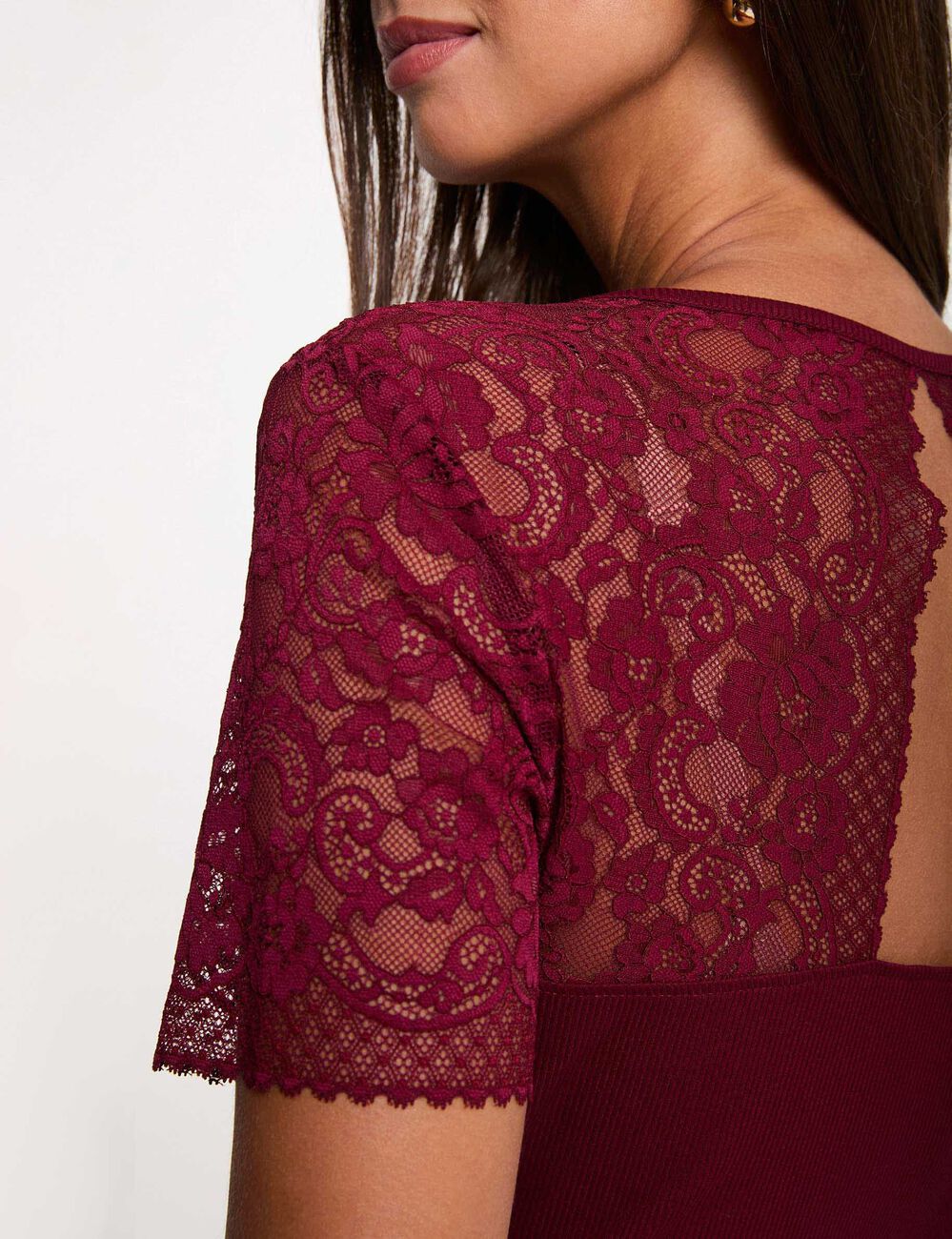 Lace V-neck t-shirt bordeaux women