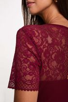 Lace V-neck t-shirt bordeaux women