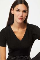 Short-sleeved t-shirt with V-neck black women