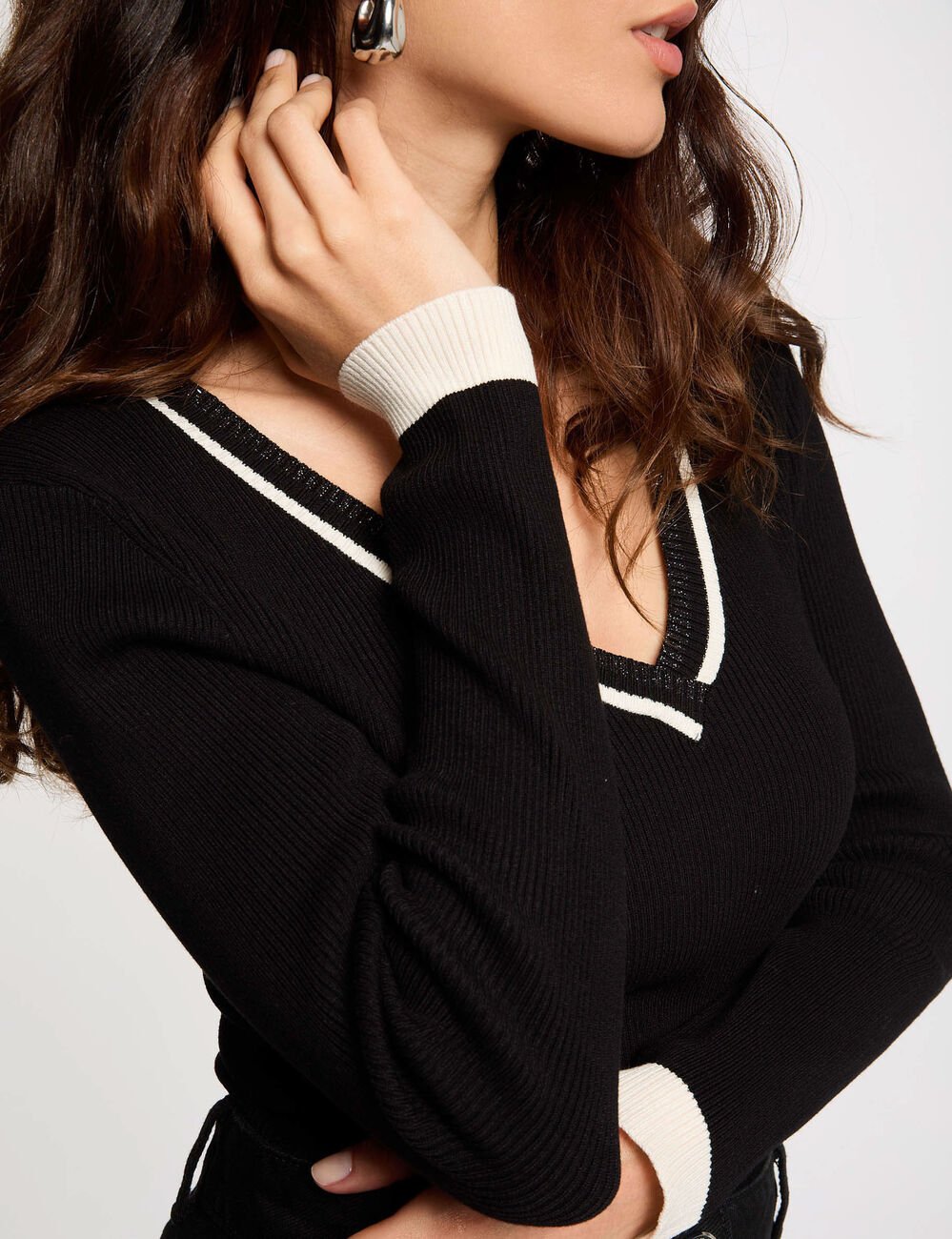 Pull manches longues col en V noir femme