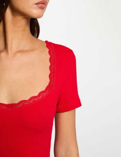 Fitted t-shirt with heart neckline red women