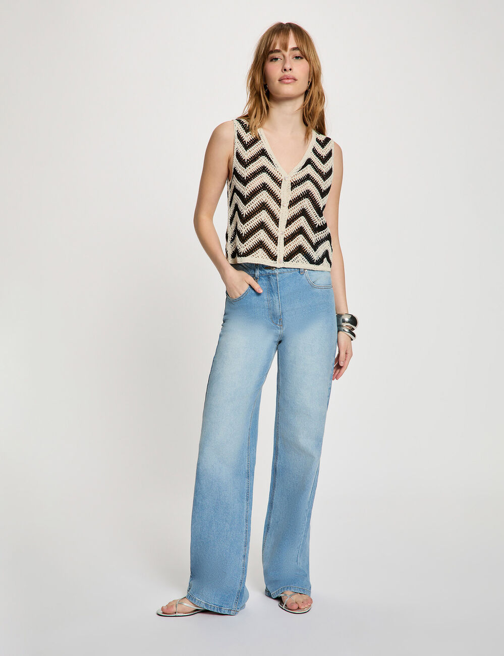 Sleeveless V-neck cardigan black women