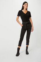 Short-sleeved t-shirt with V-neck black women