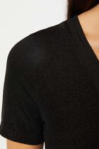 Short-sleeved t-shirt with V-neck black women