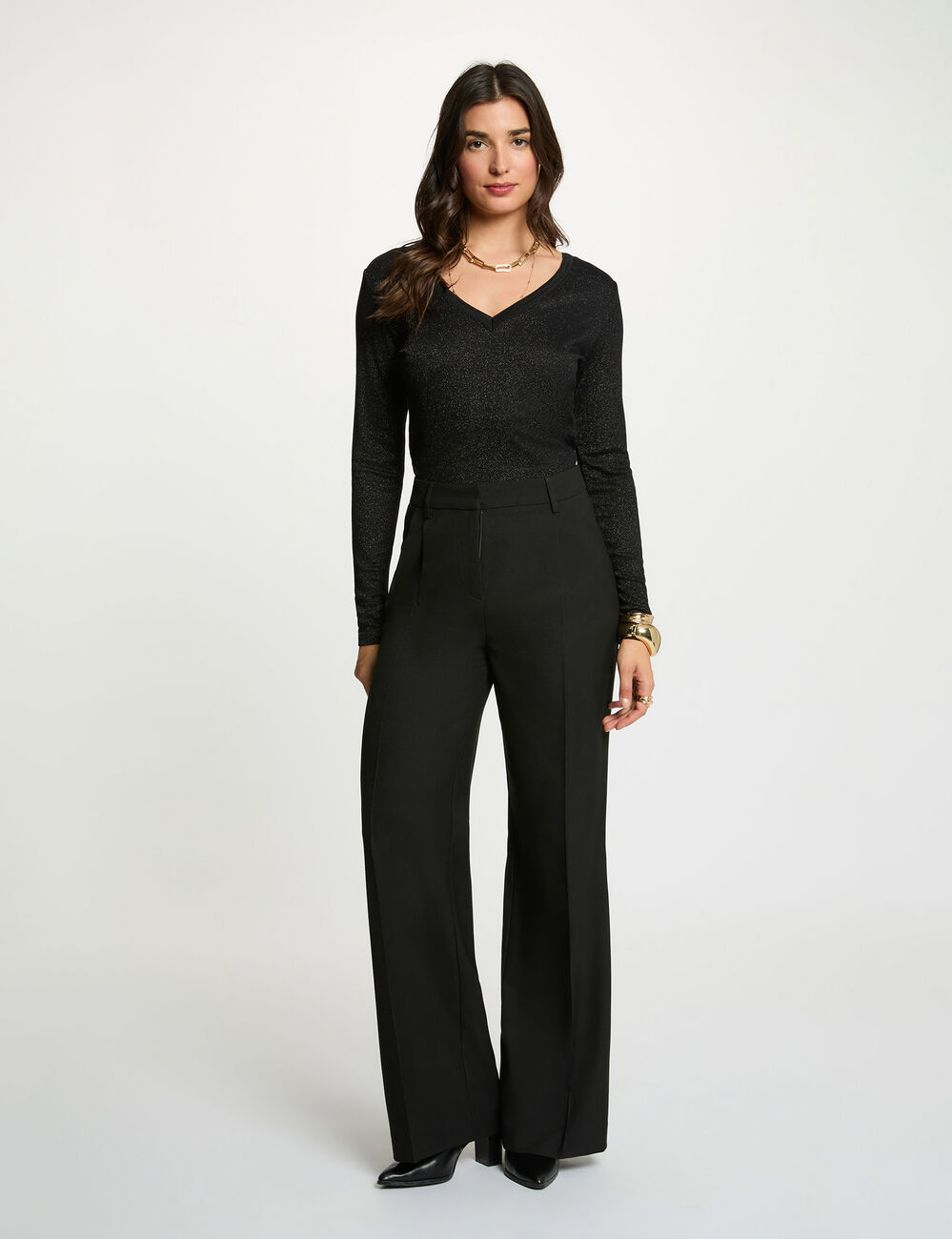 Fitted v-neck t-shirt black women