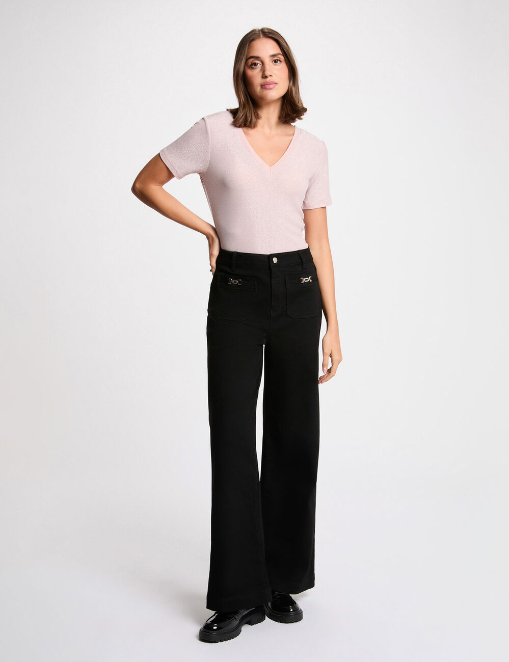 Short-sleeved t-shirt with V-neck light pink women