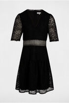 Robe courte cintrée dentelle noir femme