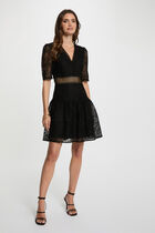 Robe courte cintrée dentelle noir femme