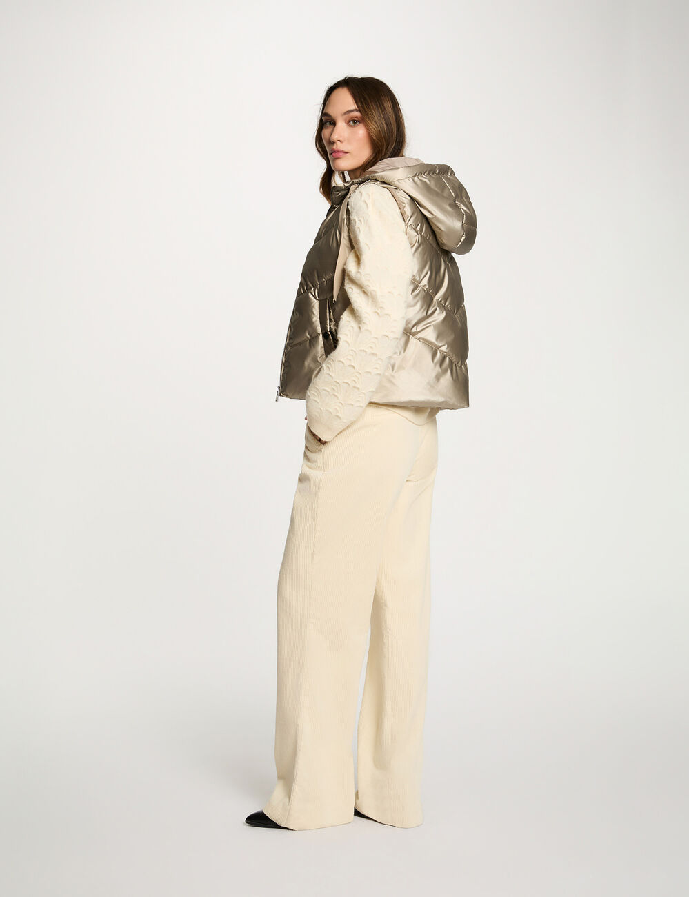 Shiny sleeveless puffer gold yellow women
