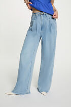 High-waisted wide-leg jeans bleach denim women