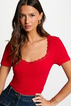 Fitted t-shirt with heart neckline red women