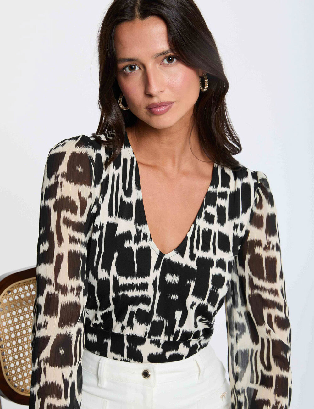 V-neck t-shirt with sheer sleeves multicolor women