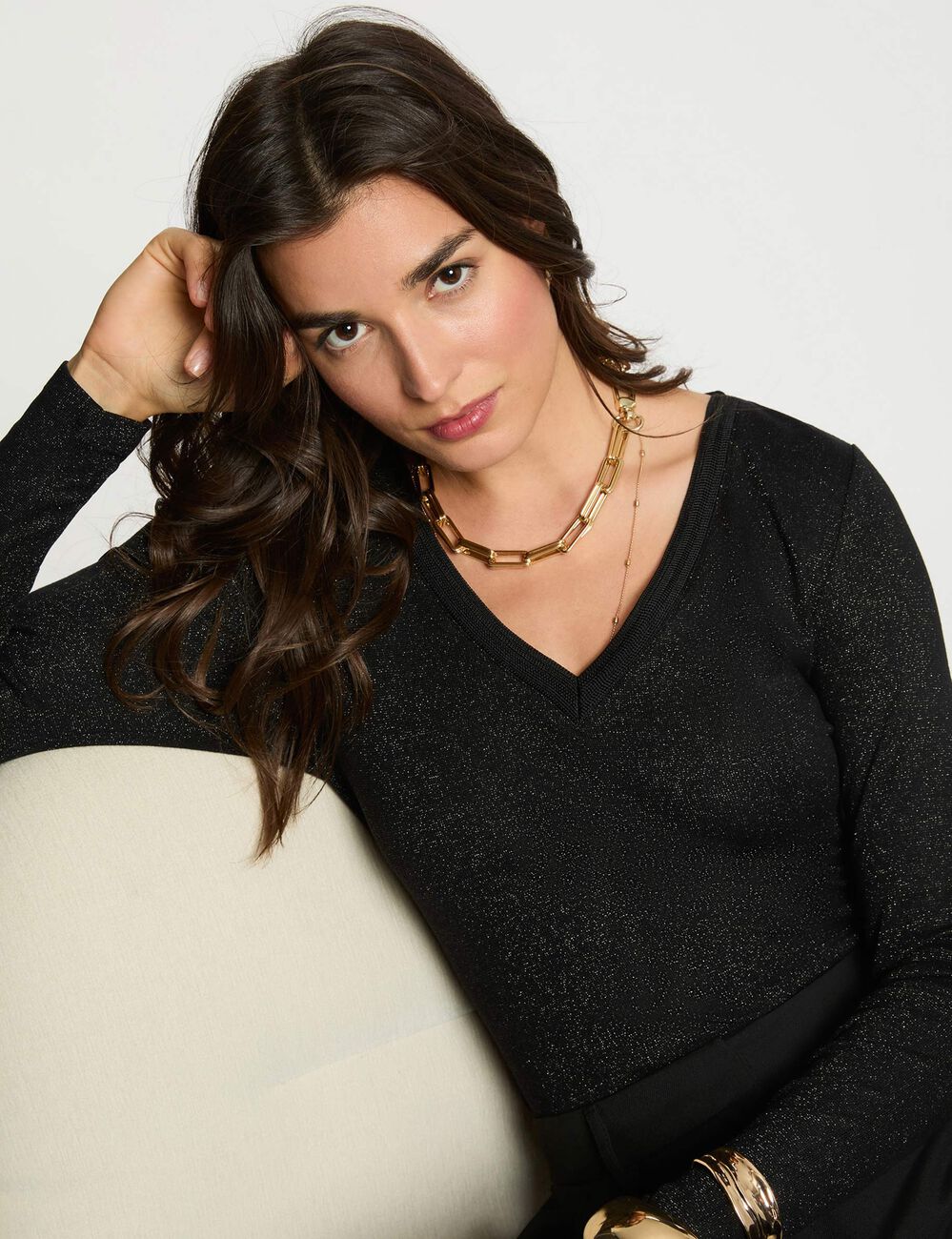 Fitted v-neck t-shirt black women