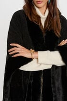 Cape avec d&eacute;tails imitation fourrure noir femme