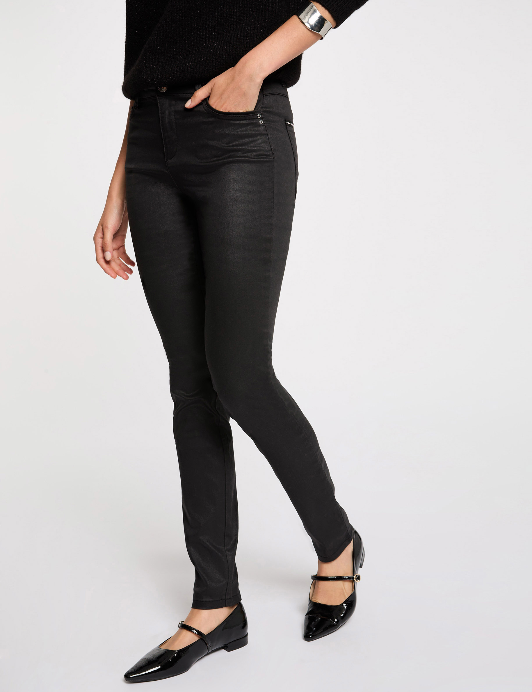 Pantalon slim enduit noir femme